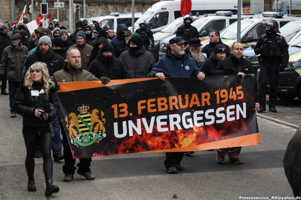 Transparent der "Freien Sachsen" am 11. Februar 2023 in Dresden. Links am Transparent Max Schreiber, rechts René Despang. Quelle: Presseservice Rathenow