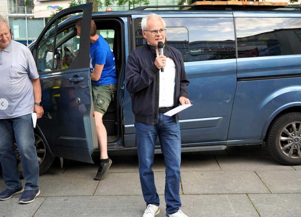 Andreas Uhlig (BSW, Mitglied des Landesvorstands) beim Montagsprotest am 16.06.2025 in Dresden.